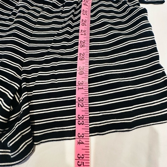 Cabi one pc short and top, baggy top, side pockets on shorts, very comfortable! - Picture 6 of 7